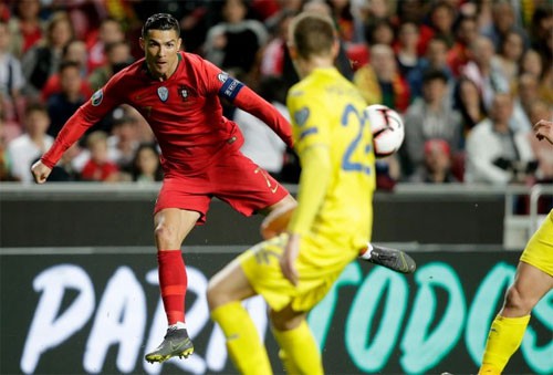 Ronaldo im tiếng, Bồ Đào Nha khởi đầu khó khăn - Ảnh 3.