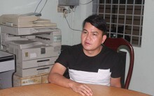 Hơn trăm con bạc tháo chạy tán loạn khi công an đột kích sòng bài giữa rừng tràm