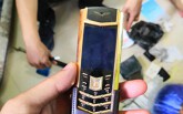 Bắt kẻ trộm điện thoại Vertu trong chùa ở Sài Gòn