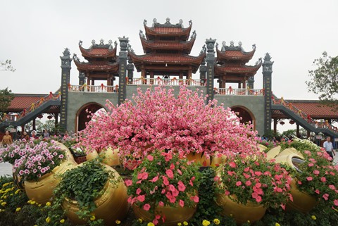 Quy mô hoành tráng của chùa Ba Vàng, nơi gây xôn xao vì thỉnh vong - Ảnh 4.