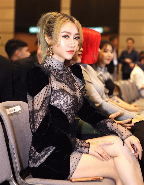 Vpop tuần qua: Minh Hằng, Da LAB phát hành sản phẩm mới, nhiều ngôi sao lớn kết hợp trong liveshow âm nhạc - Ảnh 11. Vpop tuần qua: Minh Hằng, Da LAB phát hành sản phẩm mới, nhiều ngôi sao lớn kết hợp trong liveshow âm nhạc - Ảnh 11.
