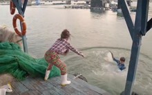 Mối tình đầu của tôi Việt Nam tập 35: Nam Phong và An Chi 'bán thân' cho quán hải sản