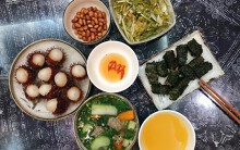 Tối nay ăn gì: Gợi ý mâm cơm gia đình chỉ 120.000 đồng với chả lá lốt, canh bí hầm xương
