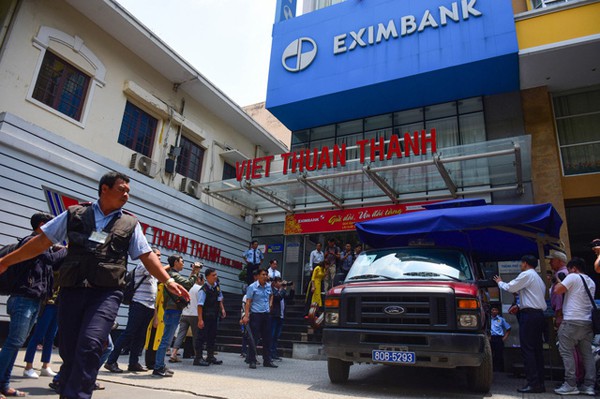 Eximbank lên tiếng về tâm thư bức xúc chuyện đột ngột mất ghế của cựu Chủ tịch Lê Minh Quốc - Ảnh 1. Eximbank lên tiếng về tâm thư bức xúc chuyện đột ngột mất ghế của cựu Chủ tịch Lê Minh Quốc - Ảnh 1.