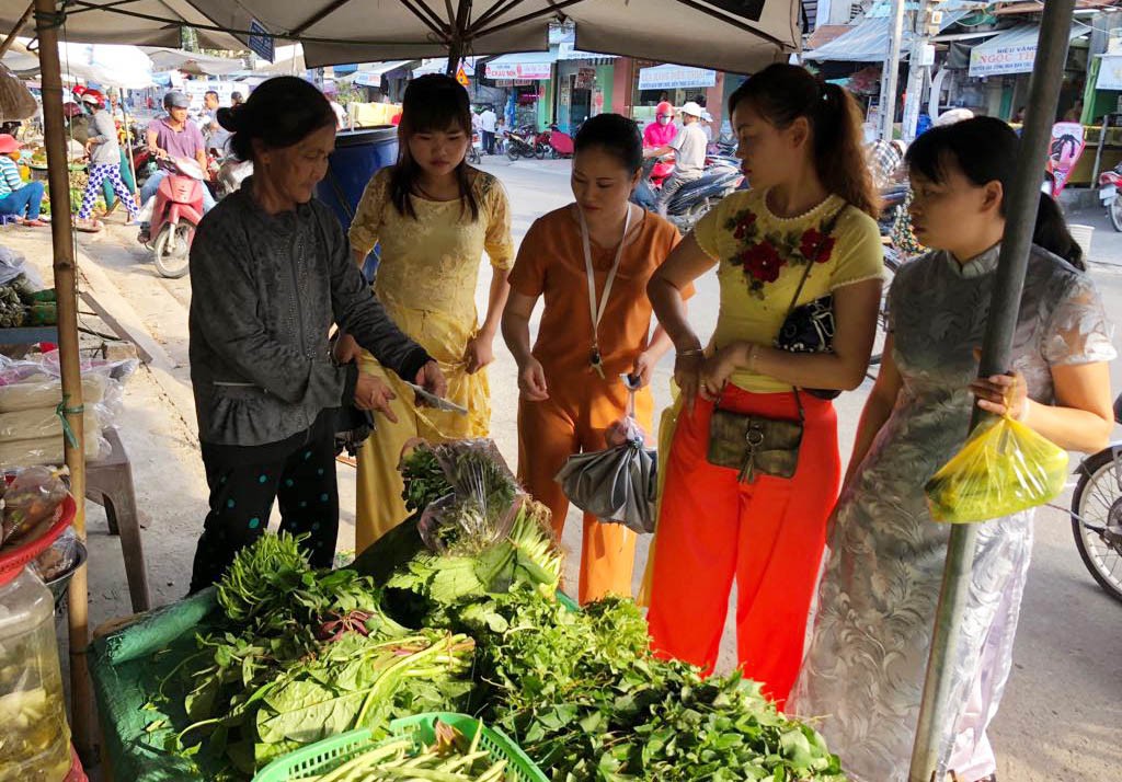 Khánh Hòa: Loạn tình trạng du khách nước ngoài thành người lao động chui - Ảnh 3. Khánh Hòa: Loạn tình trạng du khách nước ngoài thành người lao động chui - Ảnh 3.