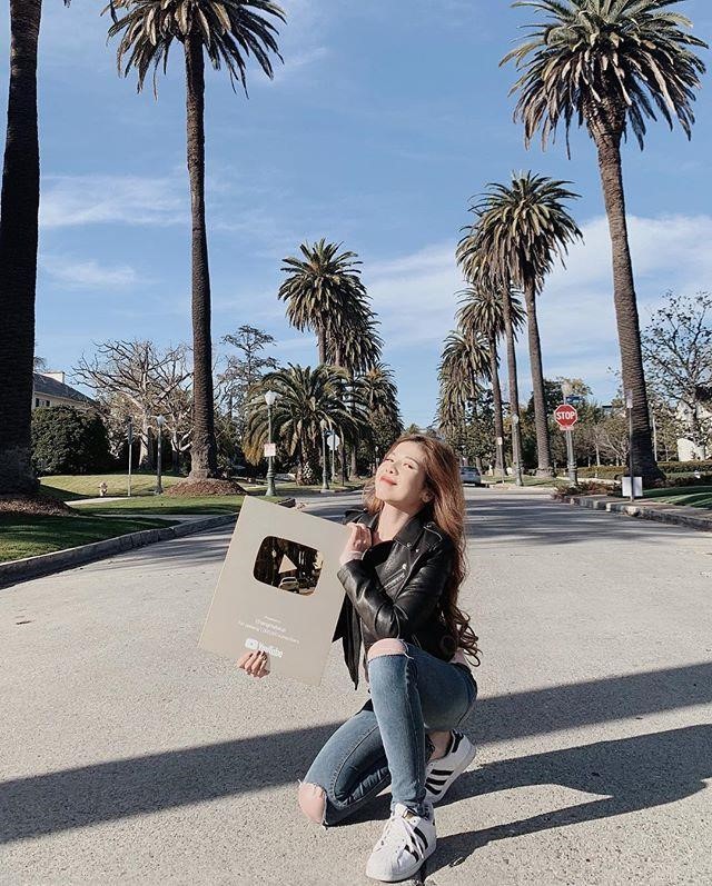 Changmakeup là beauty blogger Việt đầu tiên nhận nút vàng YouTube - Ảnh 1. Changmakeup là beauty blogger Việt đầu tiên nhận nút vàng YouTube - Ảnh 1.