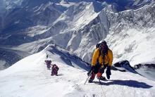 Câu chuyện về vùng tử thần và những thi thể lộ ra khi lớp băng tan trên đỉnh Everest