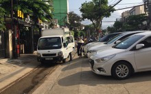 Vụ tài xế bị phạt 4 triệu đồng vì đậu ô tô trên đường sắt: 'Xui mới bị phạt thôi'