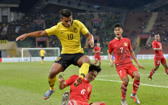Cầm vàng lại để vàng rơi, U23 Malaysia ngậm ngùi chia điểm với U23 Trung Quốc.