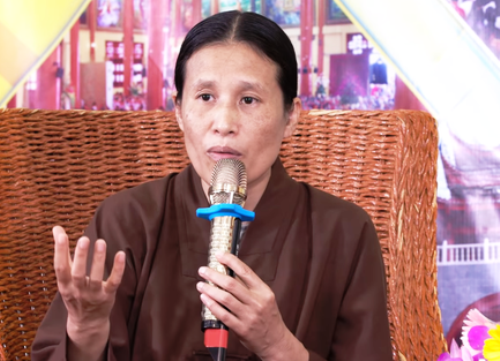 Người phụ nữ tuyên truyền ‘vong báo oán’ ở chùa Ba Vàng - Ảnh 1. Người phụ nữ tuyên truyền ‘vong báo oán’ ở chùa Ba Vàng - Ảnh 1.