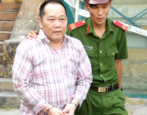 Phó đại diện tạp chí xin cấp 8 khẩu súng, bán thẻ cộng tác viên lấy gần 2 tỉ đồng - Ảnh 1. Phó đại diện tạp chí xin cấp 8 khẩu súng, bán thẻ cộng tác viên lấy gần 2 tỉ đồng - Ảnh 1.