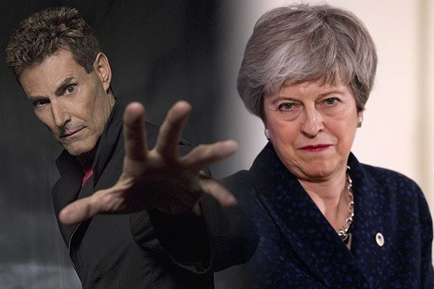 Nhà ngoại cảm tuyên bố sẽ dùng năng lực tâm linh để ngăn chặn Brexit - Ảnh 1. Nhà ngoại cảm tuyên bố sẽ dùng năng lực tâm linh để ngăn chặn Brexit - Ảnh 1.