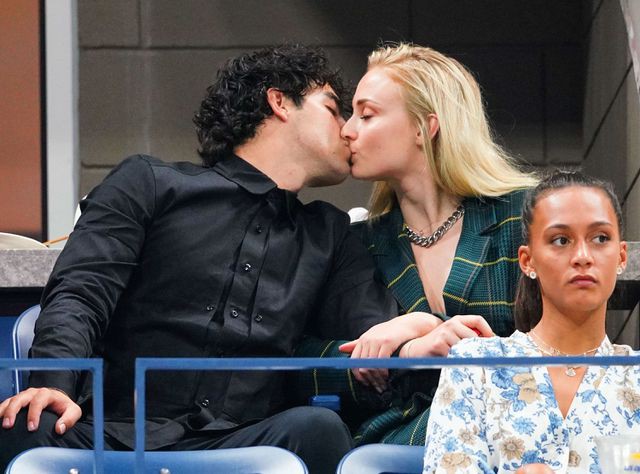 Sophie Turner: Tôi yêu vì tâm hồn chứ không phải giới tính - Ảnh 2. Sophie Turner: Tôi yêu vì tâm hồn chứ không phải giới tính - Ảnh 2.