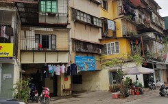 Khu tập thể có nguy cơ sụp đổ: Vì sao nhiều người dân chưa chịu di dời?