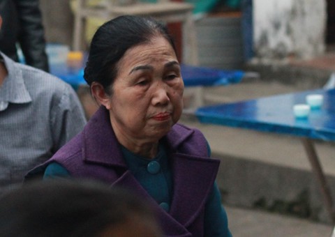 Mẹ tài xế tông chết 7 người đi đám ma: Hãy tha thứ cho con chúng tôi - Ảnh 2.