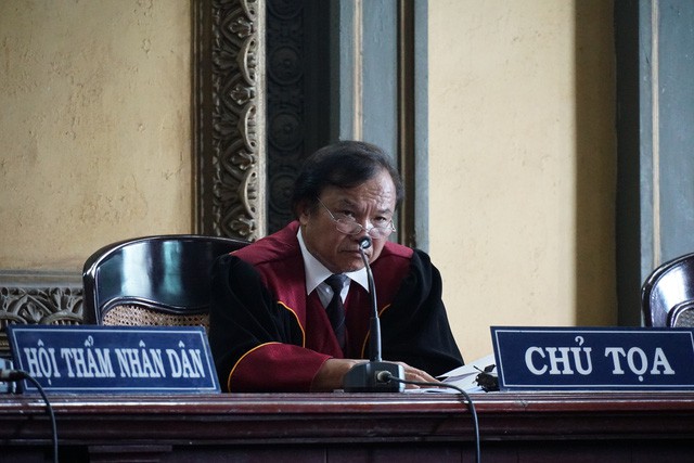 Vụ li hôn của vợ chồng vua cà phê Trung Nguyên: Tòa tuyên bà Thảo giao cổ phần, nhận tiền thối đúng không? - Ảnh 3. Vụ li hôn của vợ chồng vua cà phê Trung Nguyên: Tòa tuyên bà Thảo giao cổ phần, nhận tiền thối đúng không? - Ảnh 3.