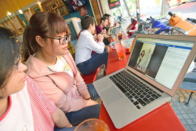 Người Việt dành 7 tiếng lên mạng mỗi ngày, chi đến 5 triệu mua hàng online mỗi tháng - Ảnh 1.