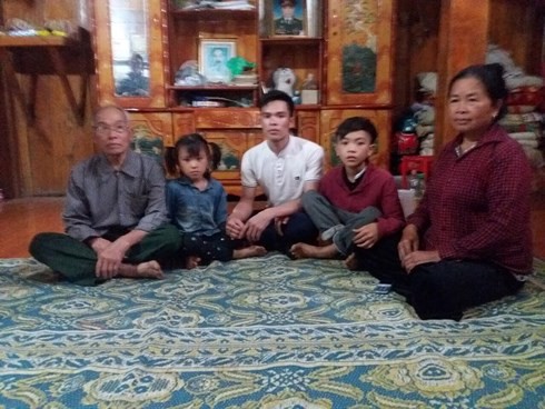 Cậu bé liều đạp xe 100 km xuống Hà Nội thăm em: Cháu đã xin lỗi ông bà, bố mẹ - Ảnh 1. Cậu bé liều đạp xe 100 km xuống Hà Nội thăm em: Cháu đã xin lỗi ông bà, bố mẹ - Ảnh 1.