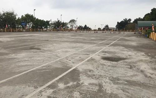 Chùa Ba Vàng vắng khách sau sai phạm thỉnh vong - Ảnh 1.