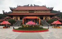 Chùa Ba Vàng vắng khách sau sai phạm 'thỉnh vong'