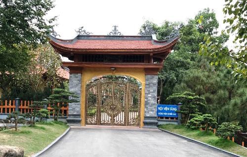 Chùa Ba Vàng vắng khách sau sai phạm thỉnh vong - Ảnh 3.