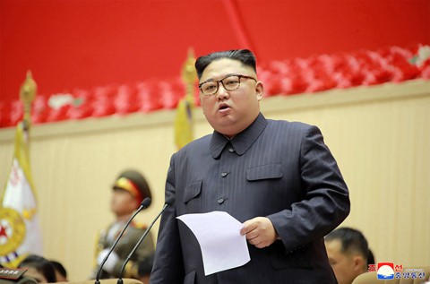 Ông Kim Jong Un phát biểu, quân nhân vừa ghi chép vừa khóc - Ảnh 3. Ông Kim Jong Un phát biểu, quân nhân vừa ghi chép vừa khóc - Ảnh 3.