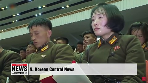 Ông Kim Jong Un phát biểu, quân nhân vừa ghi chép vừa khóc - Ảnh 5. Ông Kim Jong Un phát biểu, quân nhân vừa ghi chép vừa khóc - Ảnh 5.