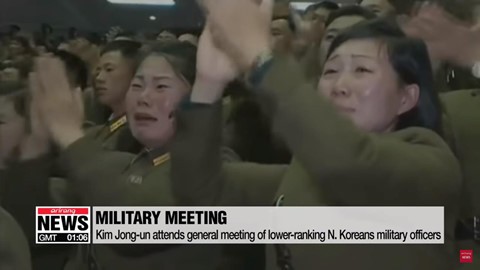 Ông Kim Jong Un phát biểu, quân nhân vừa ghi chép vừa khóc - Ảnh 6. Ông Kim Jong Un phát biểu, quân nhân vừa ghi chép vừa khóc - Ảnh 6.