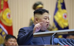 Ông Kim Jong Un phát biểu, quân nhân vừa ghi chép vừa khóc