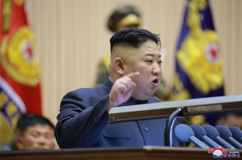 Ông Kim Jong Un phát biểu, quân nhân vừa ghi chép vừa khóc - Ảnh 8. Ông Kim Jong Un phát biểu, quân nhân vừa ghi chép vừa khóc - Ảnh 8.