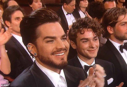 Ngôi sao âm nhạc Adam Lambert công khai bạn trai đồng tính mới - Ảnh 2. Ngôi sao âm nhạc Adam Lambert công khai bạn trai đồng tính mới - Ảnh 2.