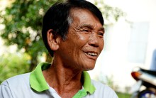 Chuyện tình đẹp như phim của bác bảo vệ già bị dàn cảnh trộm xe SH, bật khóc nức nở giữa Sài Gòn