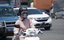 Người Sài Gòn quay cuồng trốn nắng cháy da ngày cuối tháng