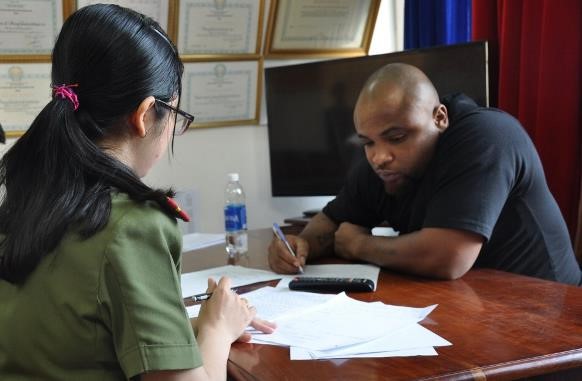 Bắt giam người nước ngoài lừa đảo, chiếm đoạt hàng trăm tỷ đồng - Ảnh 1. Bắt giam người nước ngoài lừa đảo, chiếm đoạt hàng trăm tỷ đồng - Ảnh 1.