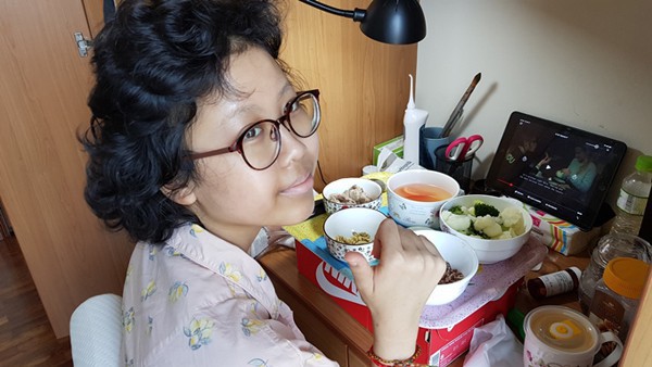Gia cảnh đáng thương của 2 đạo diễn nổi tiếng Việt Nam phải bán nhà để chữa bệnh hiểm nghèo cho con - Ảnh 4.