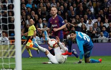 Messi 'tịt ngòi', Barca vẫn nối dài niềm đau cho Real Madrid