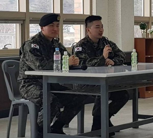 Mặc cho Seungri khốn khổ, Taeyang và Daesung vẫn bận rộn với lịch trình ca hát trong quân đội: VIP phải làm sao? - Ảnh 2. Mặc cho Seungri khốn khổ, Taeyang và Daesung vẫn bận rộn với lịch trình ca hát trong quân đội: VIP phải làm sao? - Ảnh 2.