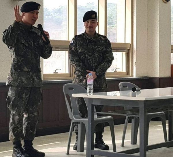 Mặc cho Seungri khốn khổ, Taeyang và Daesung vẫn bận rộn với lịch trình ca hát trong quân đội: VIP phải làm sao? - Ảnh 3. Mặc cho Seungri khốn khổ, Taeyang và Daesung vẫn bận rộn với lịch trình ca hát trong quân đội: VIP phải làm sao? - Ảnh 3.
