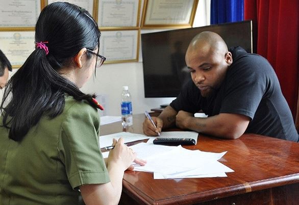 Đối tượng người nước ngoài chuyên lừa đảo phụ nữ: Chuyển hơn 100 tỉ đồng về nước - Ảnh 1.