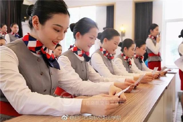 Trường cho sinh viên nghỉ lễ dài để có thời gian đi tìm tình yêu - Ảnh 2.