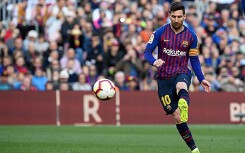 Không thể rời mắt khỏi siêu phẩm đá phạt hàng rào kiểu panenka của Messi