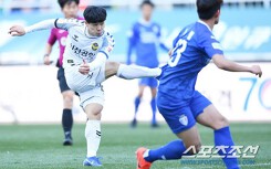 Công Phượng chơi nổi bật từ ghế dự bị, Incheon Utd vẫn nhận 'trái đắng' trên sân của Suwon Bluewings