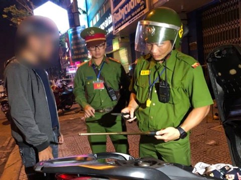 Mang thuốc lắc, hung khí đi đánh nhau bị 911 chặn đứng - Ảnh 2.