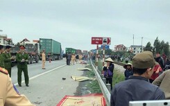 Ám ảnh vụ xe khách đâm vào đoàn người đưa tang: Nước mắt người ở lại!