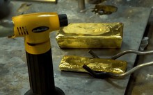 Tòa án yêu cầu UBND TP HCM trả lại 2 thỏi vàng cho người thợ bạc