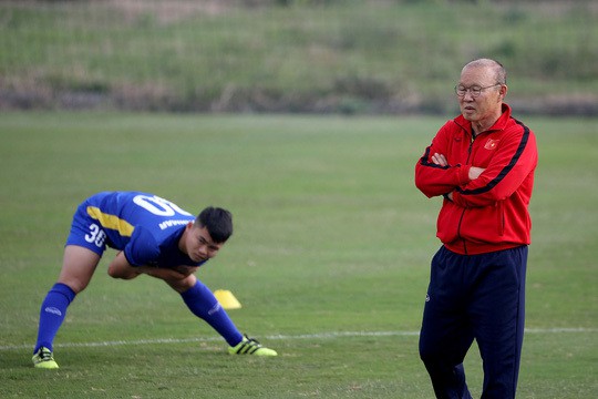U23 Việt Nam chiến vòng loại U23 châu Á: Lại khó rồi thầy Park... - Ảnh 2.