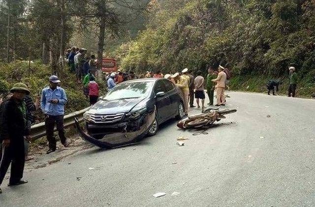 Bắt vạ 400 triệu sau tai nạn ở Lào Cai: Quan điểm là không có chuyện ép lái xe ô tô phải bồi thường - Ảnh 2. Bắt vạ 400 triệu sau tai nạn ở Lào Cai: Quan điểm là không có chuyện ép lái xe ô tô phải bồi thường - Ảnh 2.