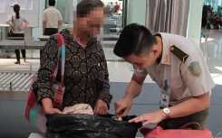 Mang thực phẩm lên máy bay sai qui định có thể bị phạt 7 tỉ đồng