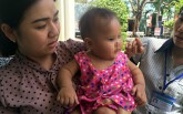 Giải cứu bé 8 tháng tuổi bị nhốt trong phòng trọ, nghi bị mẹ nuôi bạo hành