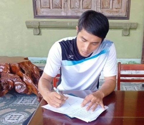 Quảng Bình: Vụ thầy giáo bỗng dưng mất việc, yêu cầu kiểm điểm Chủ tịch huyện - Ảnh 1. Quảng Bình: Vụ thầy giáo bỗng dưng mất việc, yêu cầu kiểm điểm Chủ tịch huyện - Ảnh 1.